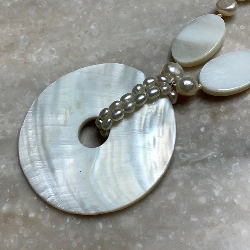 😍Shell Medallion Necklace😍 - Picture 2 of 11